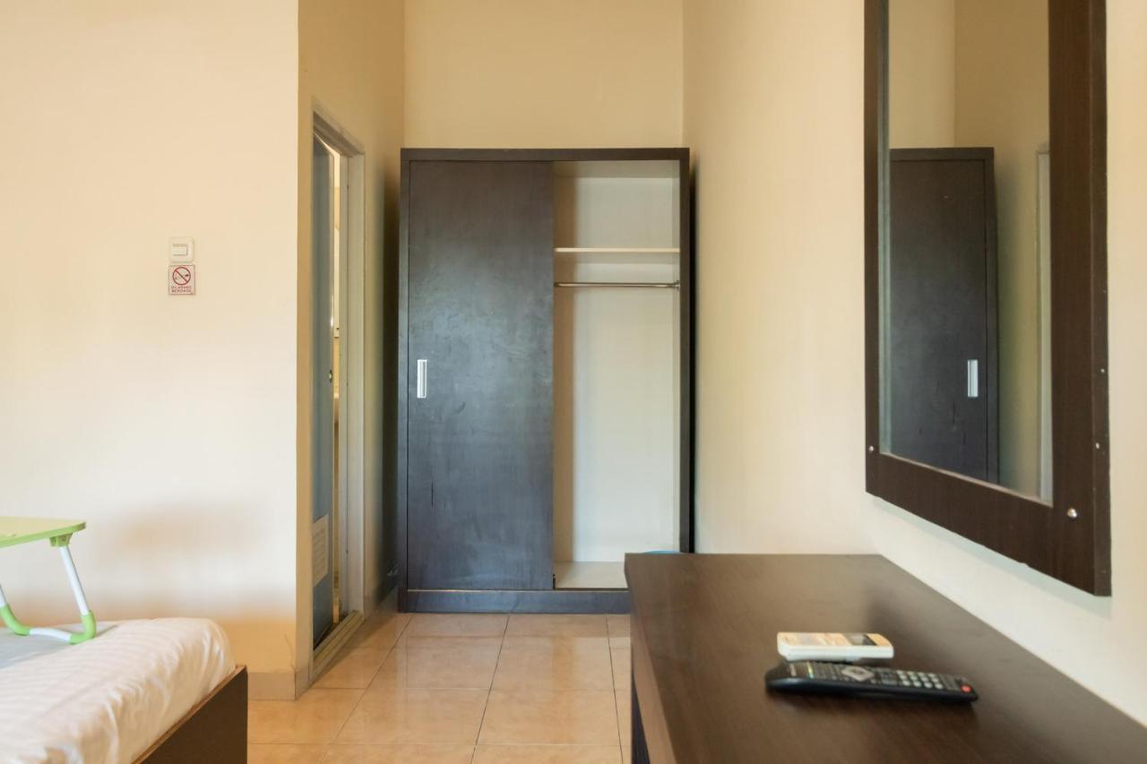 Urbanview Hotel Nugraha Palembang By Reddoorz ภายนอก รูปภาพ