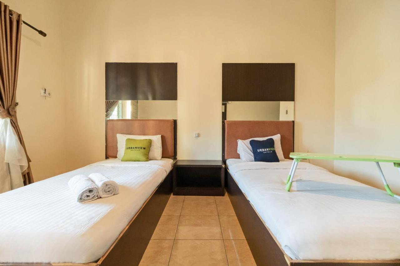 Urbanview Hotel Nugraha Palembang By Reddoorz ภายนอก รูปภาพ