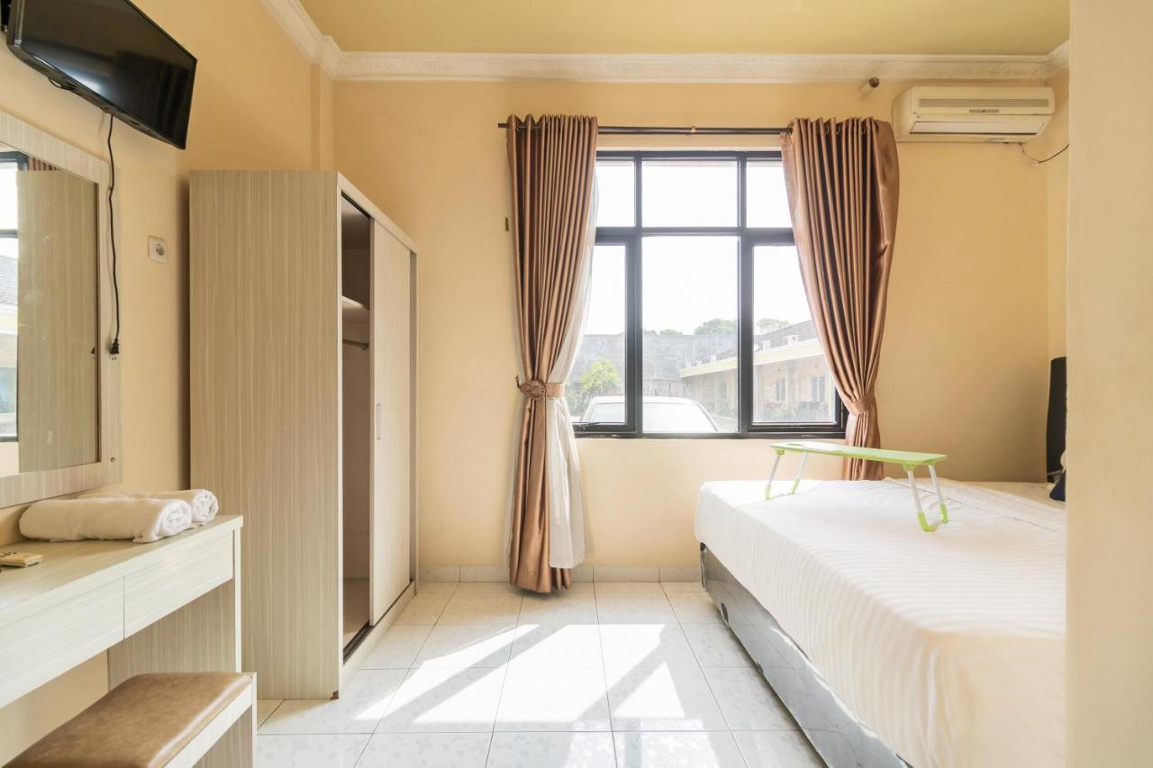 Urbanview Hotel Nugraha Palembang By Reddoorz ภายนอก รูปภาพ
